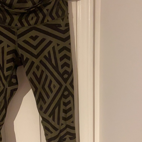 Lululemon tights - Picture 2 of 4
